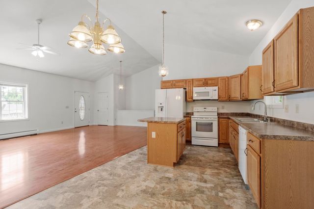 123 Laitinen Dr, Gardner, MA 01440