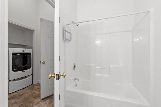 123 Laitinen Dr, Gardner, MA 01440