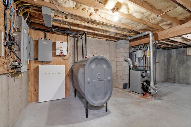 123 Laitinen Dr, Gardner, MA 01440