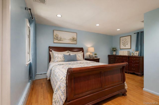 7 Elliot Road, Great Neck, NY 11021