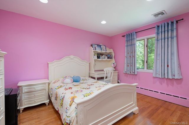 7 Elliot Road, Great Neck, NY 11021