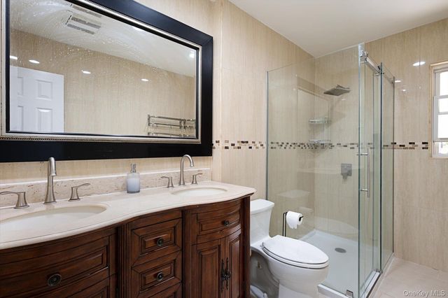 7 Elliot Road, Great Neck, NY 11021