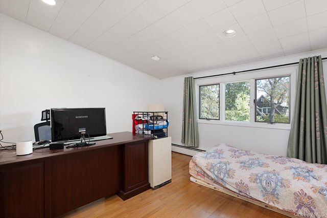 7 Elliot Road, Great Neck, NY 11021