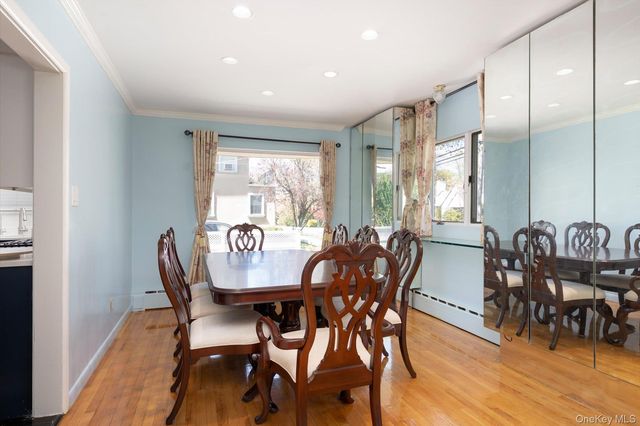 7 Elliot Road, Great Neck, NY 11021