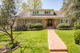 7 Elliot Road, Great Neck, NY 11021