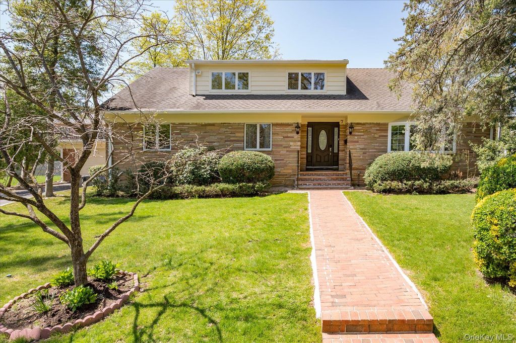 7 Elliot Road, Great Neck, NY 11021