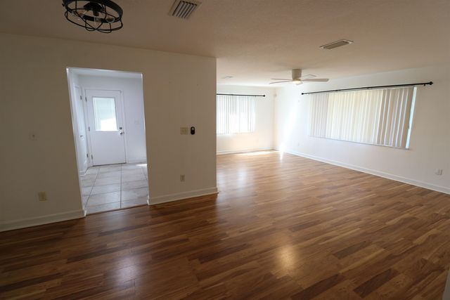 206 Phoenetia Dr, St Augustine, FL 32086