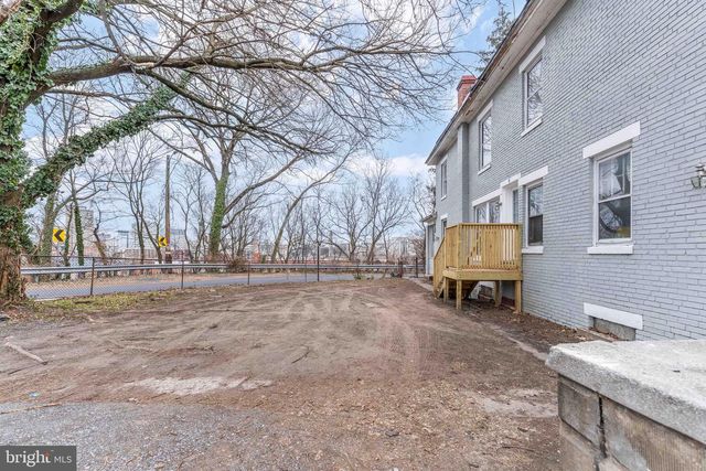 109 ROYAL TER, Harrisburg, PA 17103