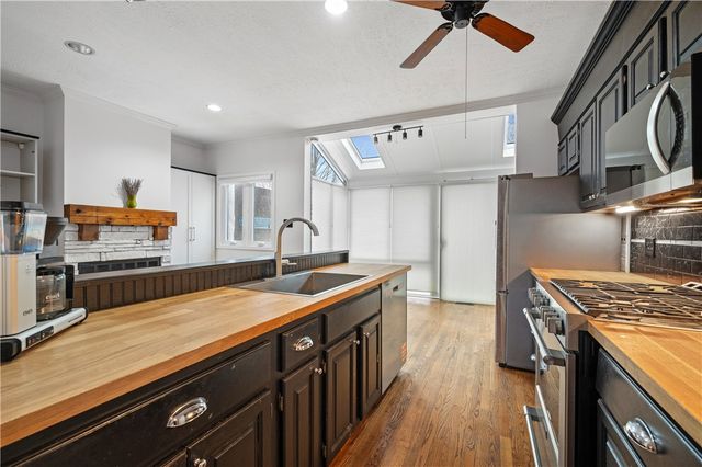 10098 Mansion Dr, Mccandless, PA 15044