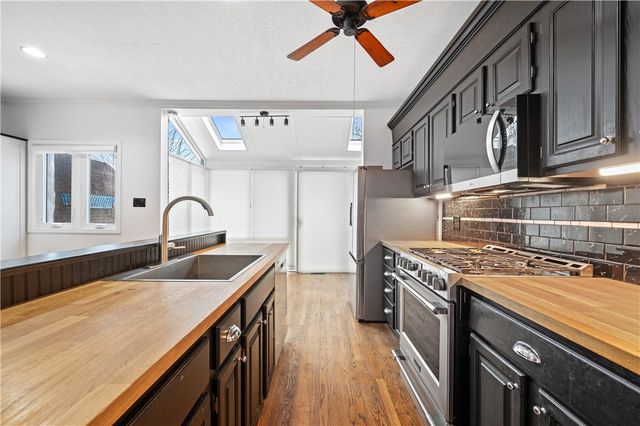 10098 Mansion Dr, Mccandless, PA 15044