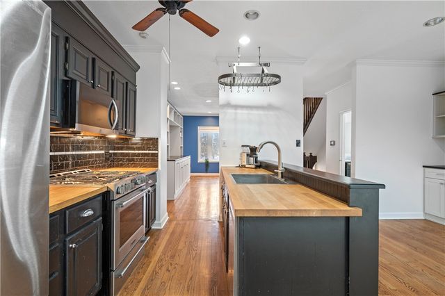 10098 Mansion Dr, Mccandless, PA 15044