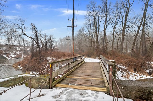 10098 Mansion Dr, Mccandless, PA 15044