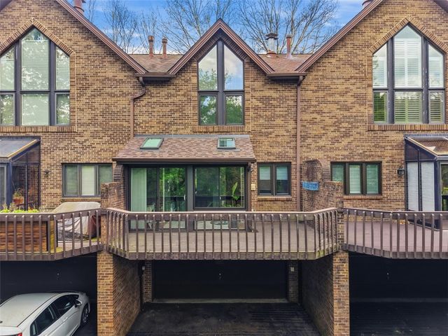 10098 Mansion Dr, Mccandless, PA 15044