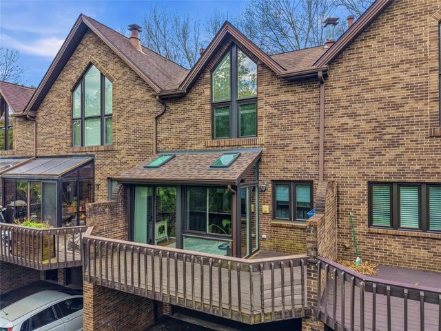 10098 Mansion Dr, Mccandless, PA 15044