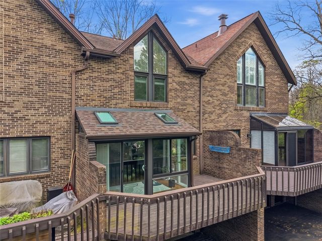 10098 Mansion Dr, Mccandless, PA 15044