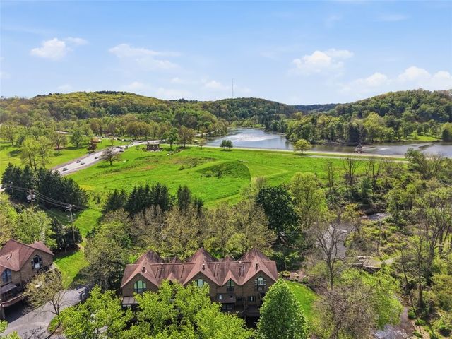10098 Mansion Dr, Mccandless, PA 15044