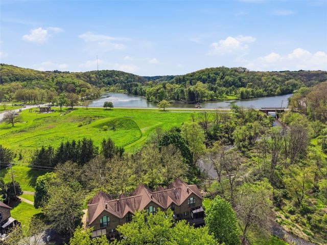 10098 Mansion Dr, Mccandless, PA 15044