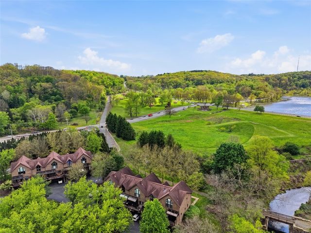 10098 Mansion Dr, Mccandless, PA 15044