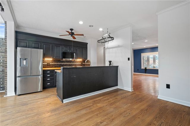 10098 Mansion Dr, Mccandless, PA 15044