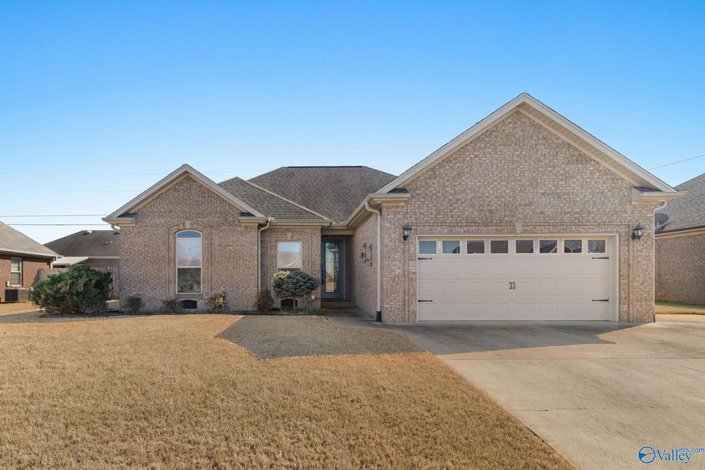 109 Fox Loop, Muscle Shoals, AL 35661