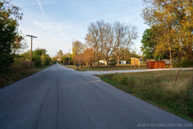 2 S 321st East Avenue, Coweta, OK 74429