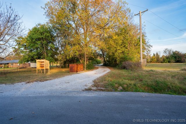 2 S 321st East Avenue, Coweta, OK 74429