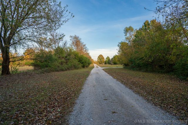 2 S 321st East Avenue, Coweta, OK 74429