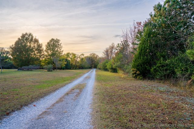 2 S 321st East Avenue, Coweta, OK 74429