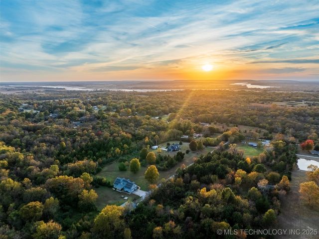 2 S 321st East Avenue, Coweta, OK 74429