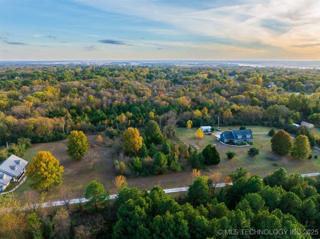 2 S 321st East Avenue, Coweta, OK 74429