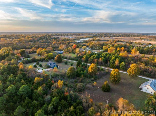 2 S 321st East Avenue, Coweta, OK 74429