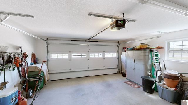 2209 Deerfield Run, Murray, KY 42071