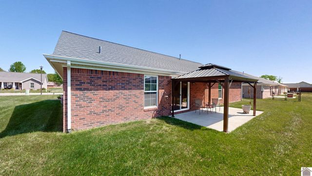 2209 Deerfield Run, Murray, KY 42071