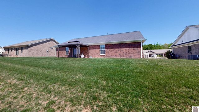2209 Deerfield Run, Murray, KY 42071
