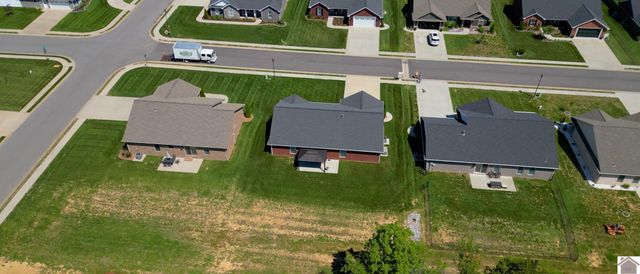 2209 Deerfield Run, Murray, KY 42071