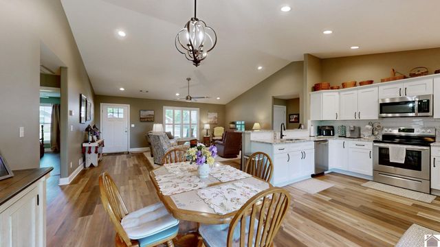 2209 Deerfield Run, Murray, KY 42071