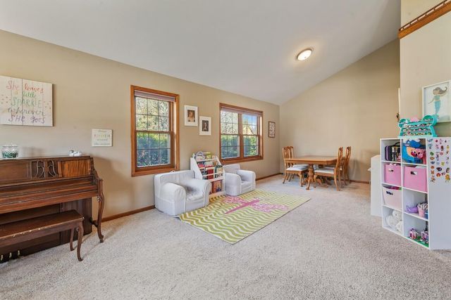 W227N2540 Meadowood LANE, Waukesha, WI 53186