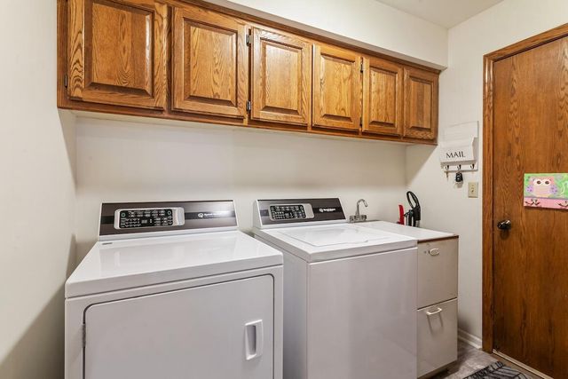 W227N2540 Meadowood LANE, Waukesha, WI 53186