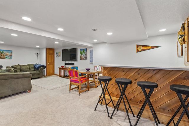W227N2540 Meadowood LANE, Waukesha, WI 53186