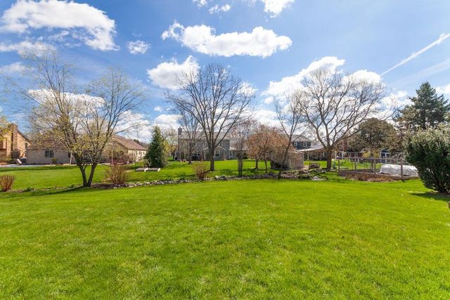 W227N2540 Meadowood LANE, Waukesha, WI 53186