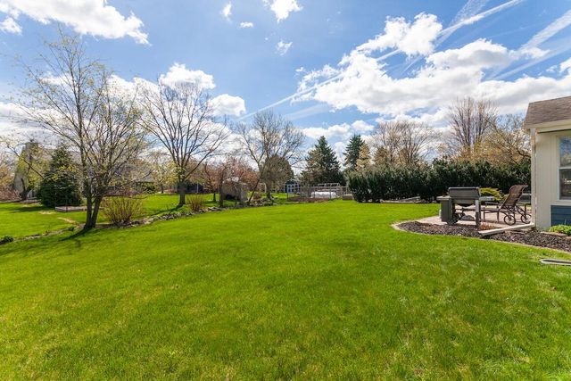 W227N2540 Meadowood LANE, Waukesha, WI 53186