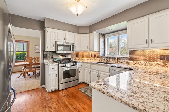 W227N2540 Meadowood LANE, Waukesha, WI 53186