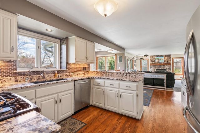 W227N2540 Meadowood LANE, Waukesha, WI 53186