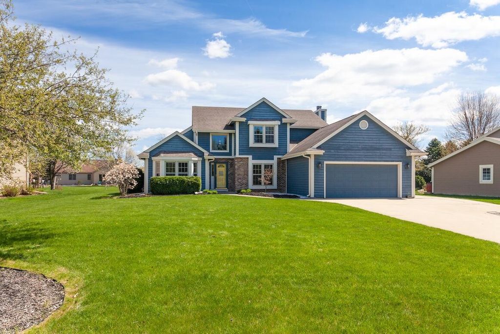 W227N2540 Meadowood LANE, Waukesha, WI 53186