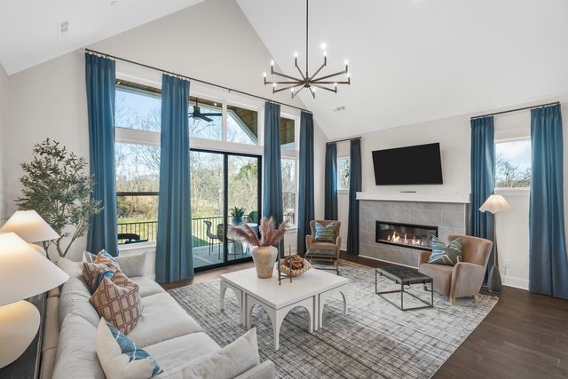 2105 Conductor Ln, Thompsons Station, TN 37179