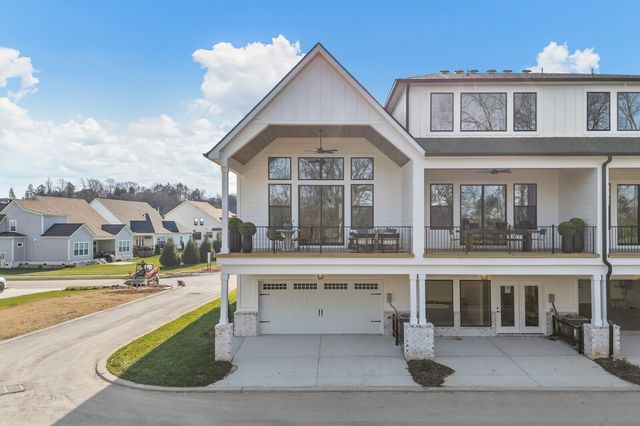 2105 Conductor Ln, Thompsons Station, TN 37179