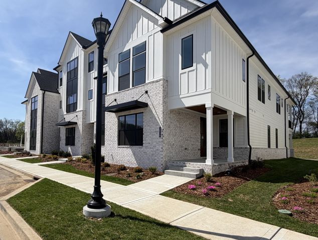 2105 Conductor Ln, Thompsons Station, TN 37179