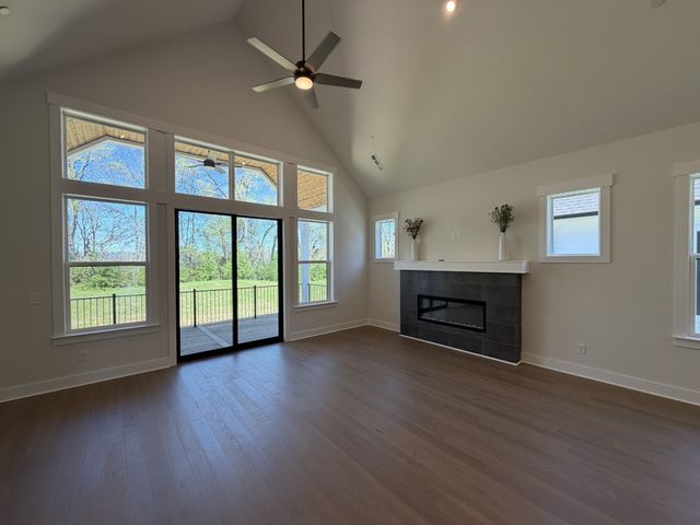 2105 Conductor Ln, Thompsons Station, TN 37179