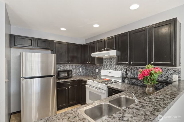 355 Stonewood Place, Bremerton, WA 98310