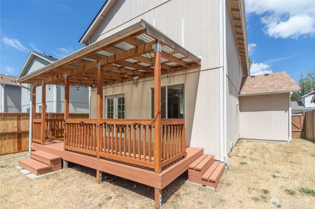 355 Stonewood Place, Bremerton, WA 98310